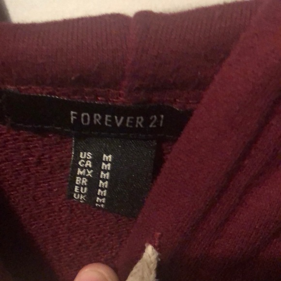 Medium sized cropped hoodie - Picture 2 of 2